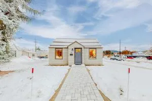 Little Charmer - Twin Beaches