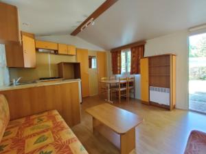 Campings CAMPING LE BEL AIR mobil home LE CORNOUILLER 4 personnes : photos des chambres