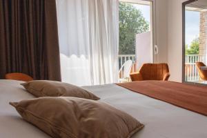 Hotels Logis Hotel - Le Relais De Montigny : photos des chambres