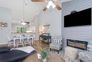 14D Richmond Park - Gorgeously remodeled 3 bed, 3 bath villa villa