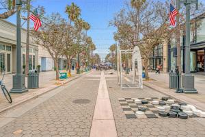 Renovateed Two-Bedroom Apartment in Santa Monica