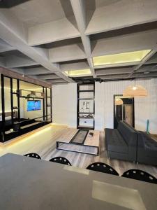 Deluxe Man cave with jacuzzy