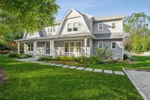 Hampton Luxury Estate - New Construction Luxury Retreat in Southamptons - Mattituck