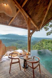 Dreamy Cliffside Bamboo Villa with Pool and View