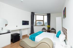Phòng Loại Sang Giường Đôi Có Ban Công Và Hướng Núi (Deluxe Double Room with Balcony and Mountain view)