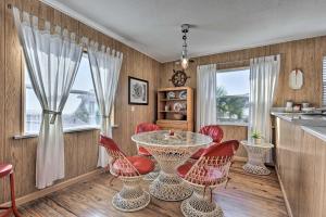 Fernandina Cottage w Deck + Direct Beach Access!