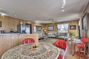 Fernandina Cottage w Deck + Direct Beach Access!