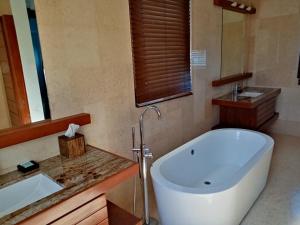 Las Verandas Hotel & Villas