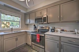 Apopka Getaway with Yard and Covered Patio