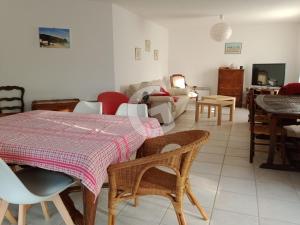 Maisons de vacances Maison Longeville-sur-Mer, 5 pieces, 6 personnes - FR-1-357-294 : photos des chambres