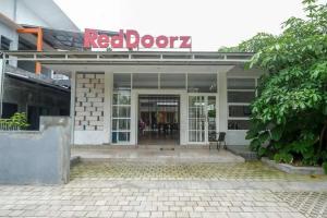 Reddoorz near Stadion Kridosono Blora