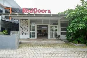Reddoorz near Stadion Kridosono Blora - Bojonegoro