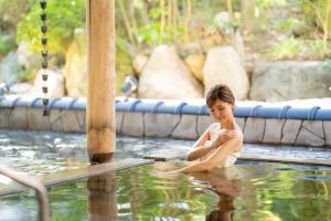 Hotel Hoho "A hotel overlooking the Echigo Plain and the Yahiko mountain range" formerly Hotel Oohashi Yakata-no-Yu