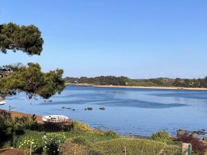 Appartement rénové avec terrasse à 200m des plages à Trégastel - FR-1-368-122