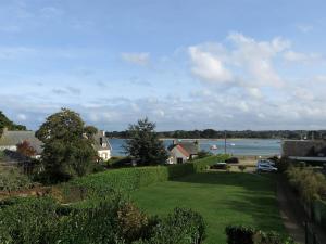 Appartement rénové avec terrasse à 200m des plages à Trégastel - FR-1-368-122