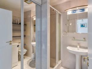 Duplex 2 chambres face à la plage avec parking, au top à Trégastel - FR-1-368-204