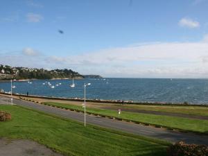 Appartement rénové 3* avec vue mer, à 50m plage, Perros-Guirec - FR-1-368-208