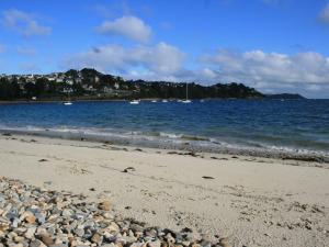 Appartement rénové 3* avec vue mer, à 50m plage, Perros-Guirec - FR-1-368-208