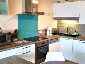 Appartements Appartement renove 3* avec vue mer, a 50m plage, Perros-Guirec - FR-1-368-208 : photos des chambres