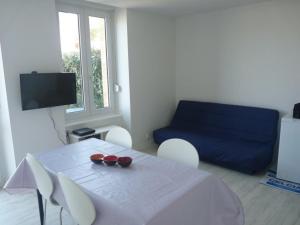 Appartements Appartement Perros-Guirec, 2 pieces, 3 personnes - FR-1-368-320 : photos des chambres