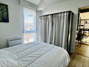 Appartements Appartement T2 Confortable avec Veranda et Parking - Proche Centre - Cambo-les-Bains - FR-1-495-108 : photos des chambres