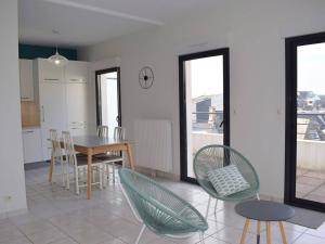 Appartement 3* rénové avec terrasse et parking, au centre de Perros-Guirec, 5 personnes - FR-1-368-166