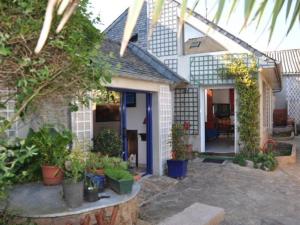 Maison à 100m de la mer avec WiFi, parking privé et jardin, au cœur de Trégastel - FR-1-368-210