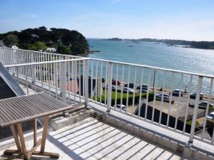 Appartement duplex avec terrasse, vue mer, plages à 100m, Trégastel - FR-1-368-224