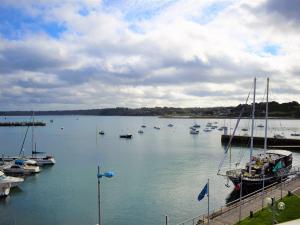 Bel appartement rénové face au port avec loggia et garage privé à Perros-Guirec - FR-1-368-283