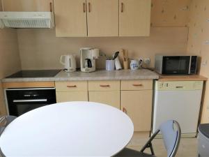 Appartement central à Trébeurden, 500m plage, proche commerces, 2 chambres, 3 salles deau - FR-1-368-308