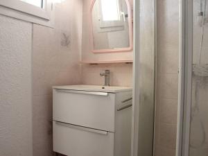 Maisons de vacances Maison Saint-Denis-d'Oleron, 2 pieces, 6 personnes - FR-1-246A-154 : photos des chambres