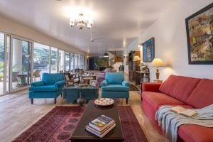 StayVista at The Hideout Farms with Lawn and private Pool