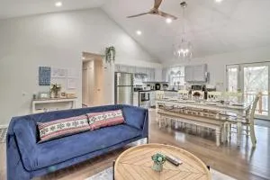 Gas Grill, Lake Access Scenic Poconos Retreat! - Analomink