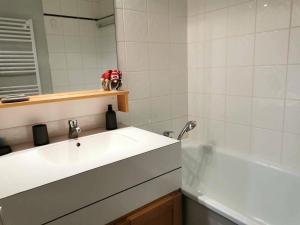 Appartements Residence Sapiniere - Studio pour 4 Personnes 294 : photos des chambres