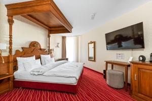 Club Double Room with Quiet Courtyard View room in King's Hotel First Class