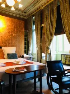 The Museum - Au Lit, Jérôme! - Melsele