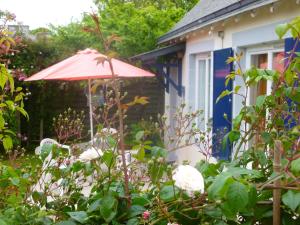 Maisons de vacances Maison d'une chambre avec jardin clos et wifi a Plougasnou a 1 km de la plage : photos des chambres