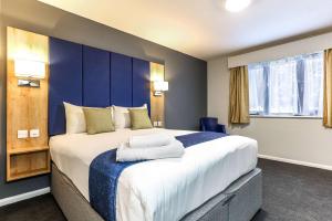 Double Room - Disability Access room in Days Inn London Stansted Airport