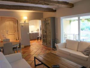 Maisons de vacances Lovely holiday home in Le Luc provence with private pool : photos des chambres