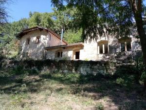 Gîte Les Cabanes de Fallot pour 15 personnes avec accès piscine naturelle