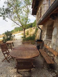 Maisons de vacances Gite Les Cabanes de Fallot pour 15 personnes avec acces piscine naturelle : photos des chambres
