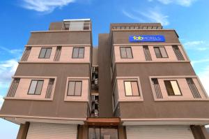 Fabhotel Grand Blue