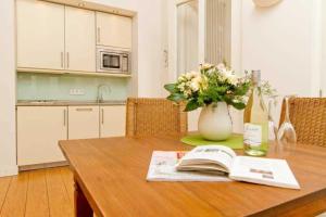 Villa Artemis, 03 Theben