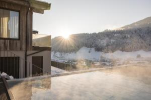 GOING TRIPLE A apartments EAST