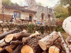 Maisons de vacances Gite Les Cabanes de Fallot pour 15 personnes avec acces piscine naturelle : photos des chambres