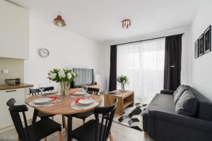 Two-Bedroom Apartment room in Apartment Poznan Grunwald by Renters
