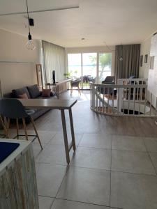 Ferienwohnung am See mit Terrasse