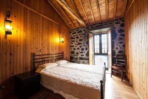 Welcoming House in São Roque do Pico with Mountain View