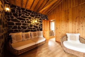 Welcoming House in São Roque do Pico with Mountain View