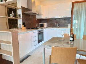 Patty ZU Lakeside apartment